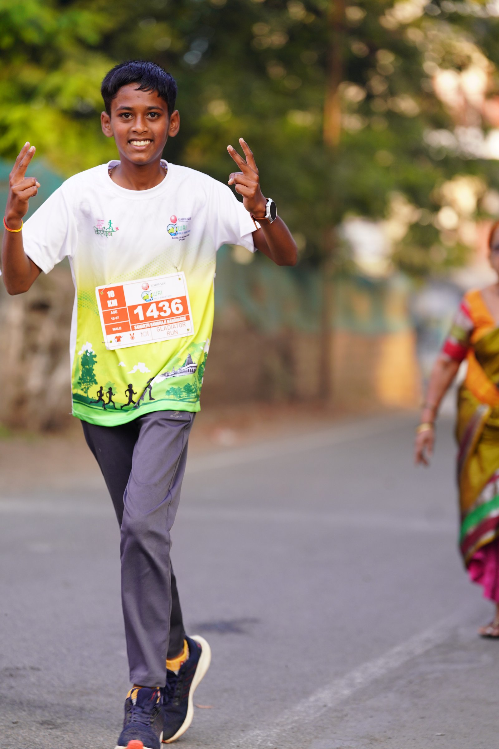 Friends running together